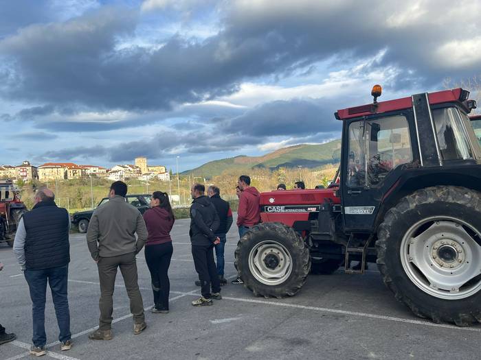 "Traktorada" egin dute Artzi 10 1768766461855