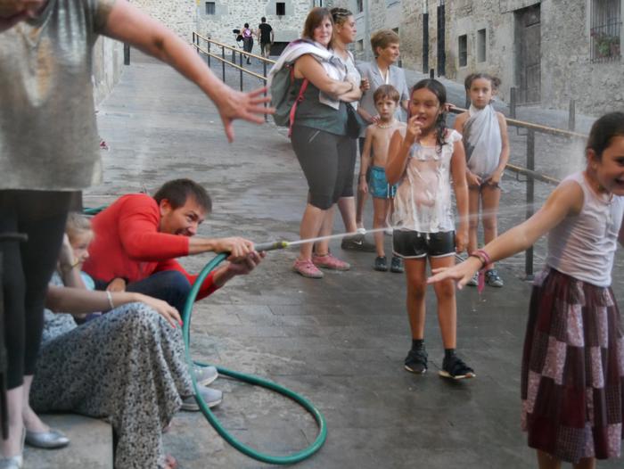 Ura eskatzen zeharkatu dute  78 1536437693009