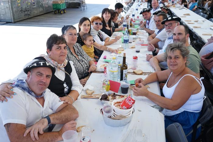 Jendetza batu da kuadrillen  77 1756403634256