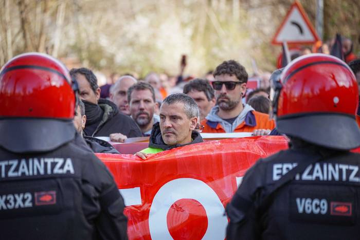 Ertzaintzaren polizia-lerroa 24 1771934197826