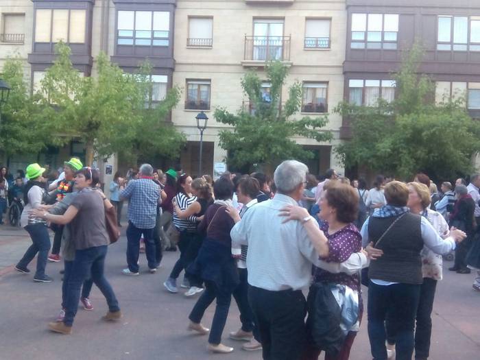 Jendetza eta giro ona nagusi 114 1494849856082