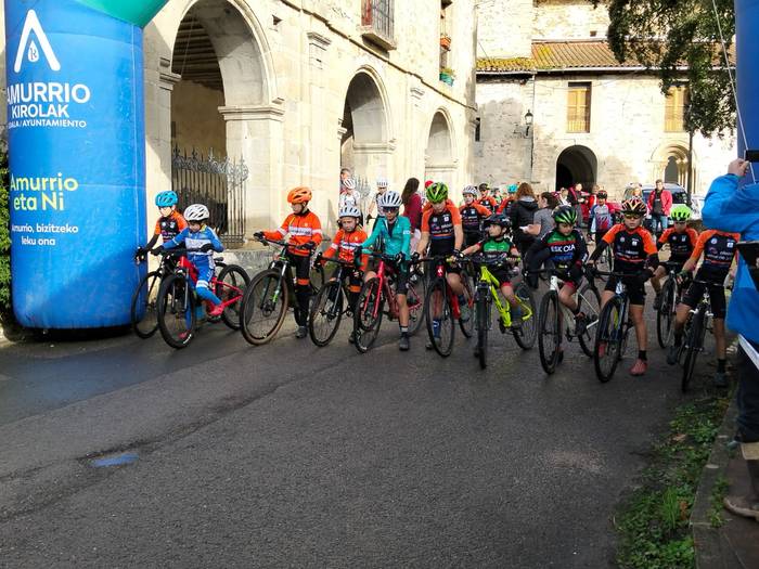 150 gazte inguruk parte hart 37 1762672358292