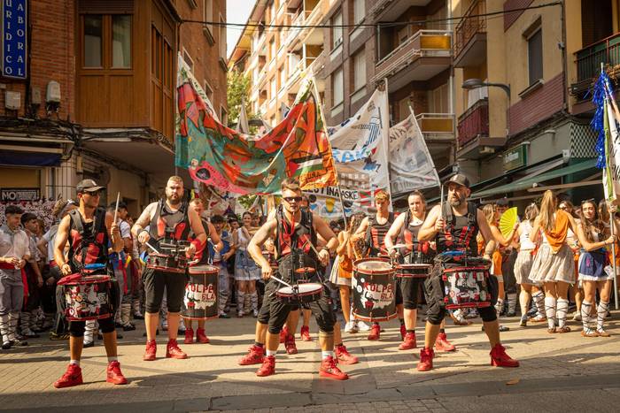 Festa-giro goria piztu du La 40 1755257004440