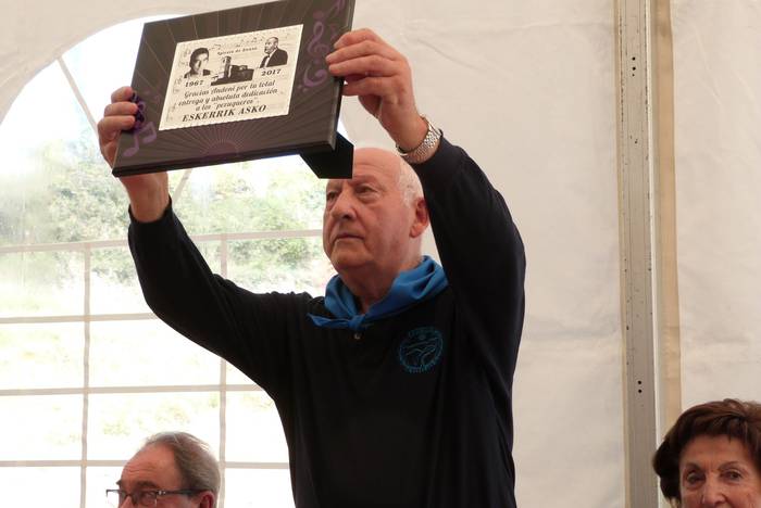 Auzokide ugarik hartu zuten  81 1506366805374