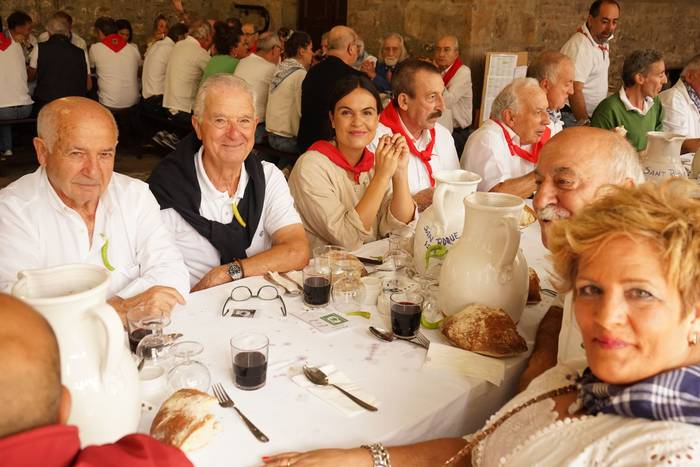 Ehunka kofrade bildu dira el 36 1756714037097