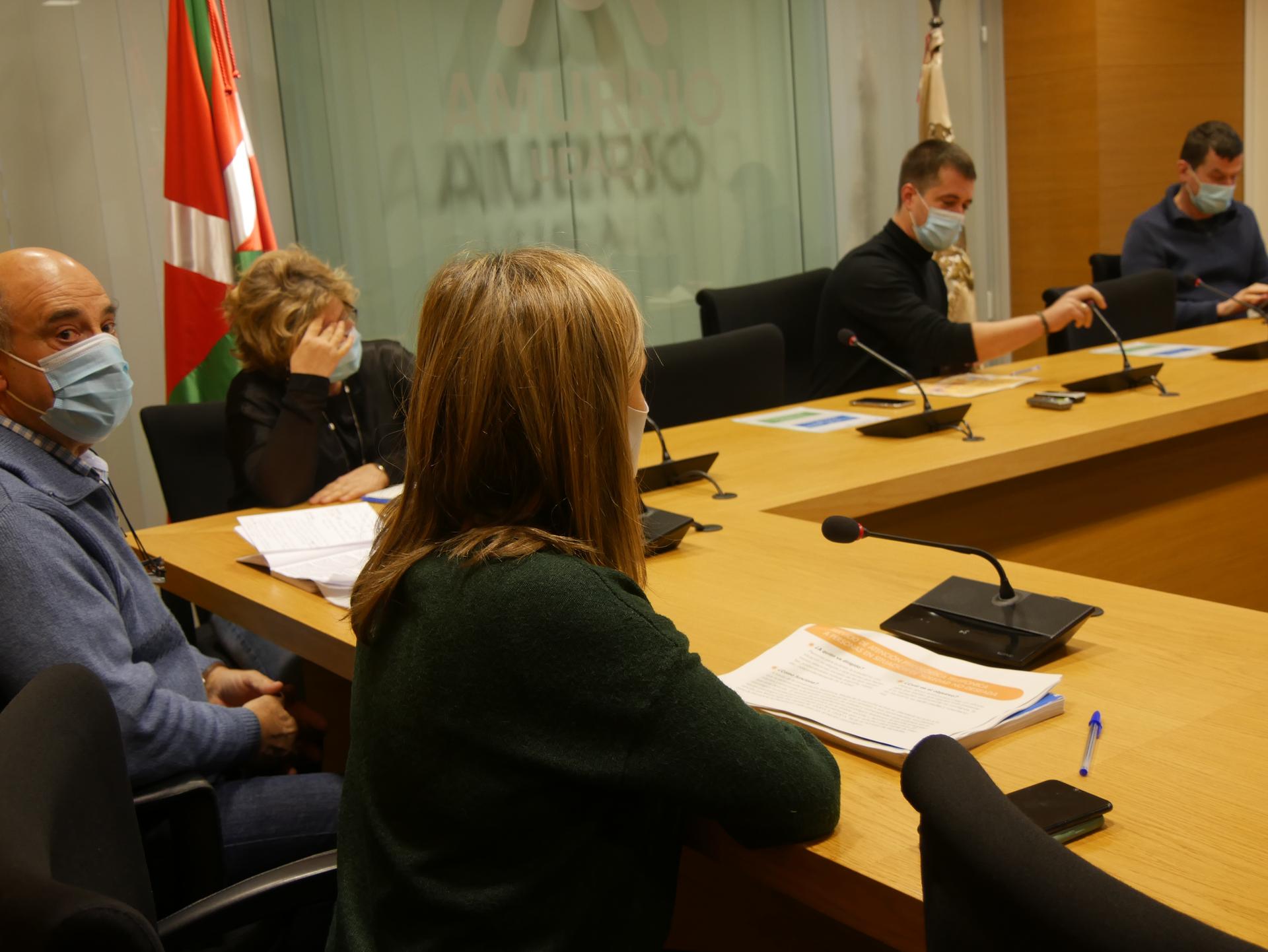 Nagusien bakardadeari aurre egiteko neurriak abiatu ditu Amurrioko Udalak