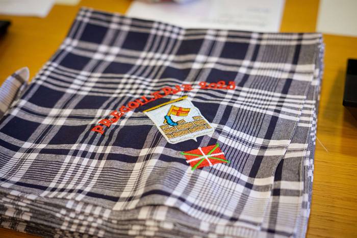 Lehertu da festa-giroa Amurr 13 1755025644030