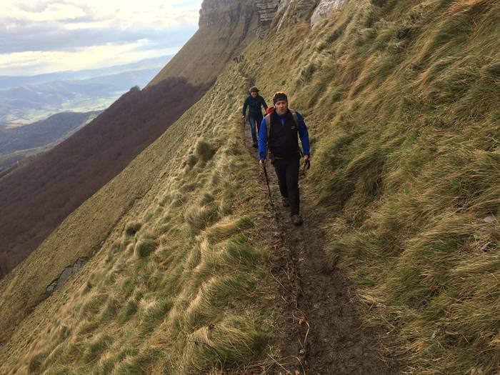 Aldapan gora agurtu dute Men 13 1514875728667