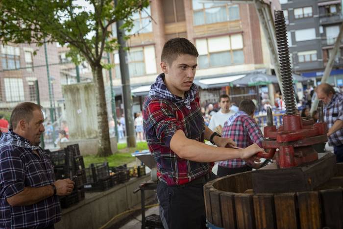 Sagarraren tradizioa plazara 33 1759588542271