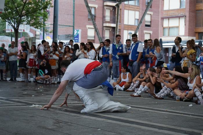 Flan-xurga lehiaketak gatza  12 1756313253711