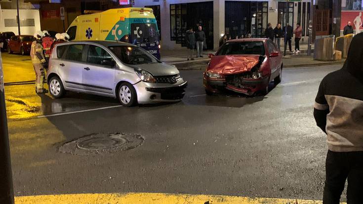 Bi zauritu egon dira Zumalakarregin gertatutako auto istripuan