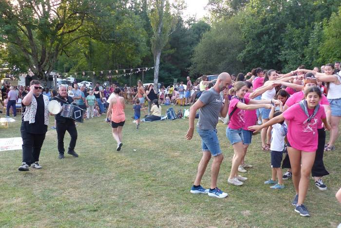 Andra Mari Zuriaren jaiak je 41 1754900948896