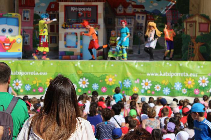 Ilusioa eta muxuak banatu di 3 1499276722021