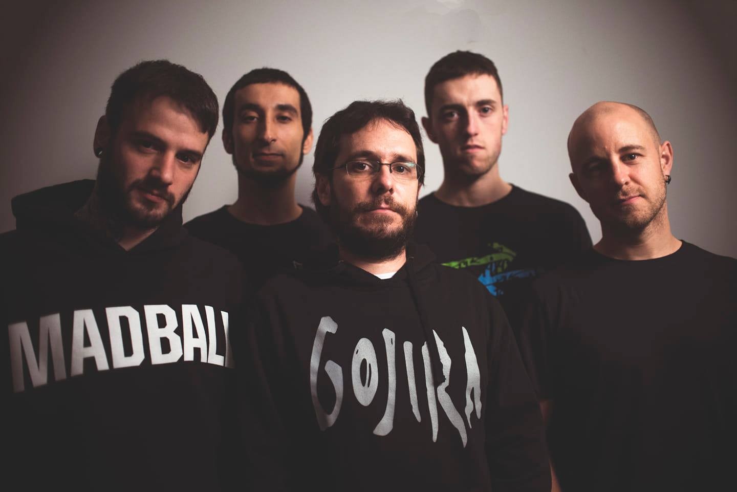 "Metal estiloko 8 abesti ditu Amorru bizia diskoak, eta gaurkotasunari buruzko ikuspegia eta kritika dira gaiak"