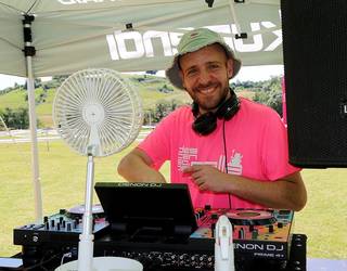 "Musika jartzen dudanean Ramsteinetik Gabinete Caligarira pasa naiteke, edo Bulegotik Bad Bunnyra"