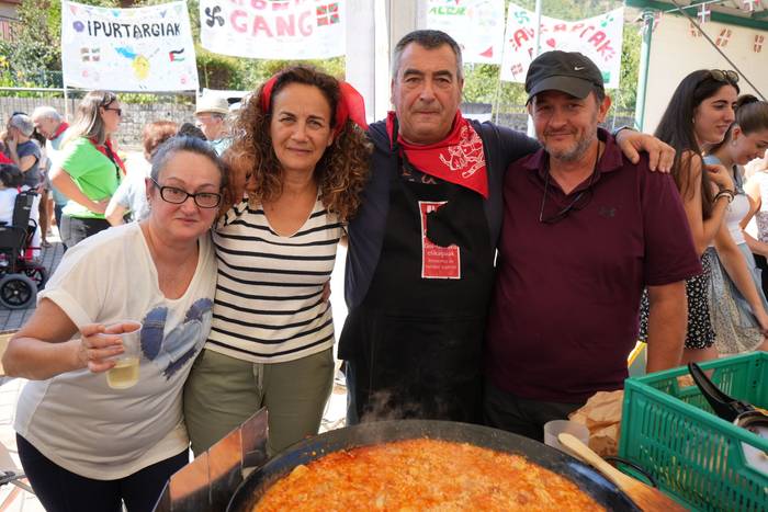 Paella txapelketarekin eta K 12 1755976609482