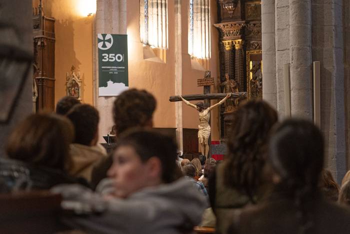 Gurutzetik jaitsi dute Urduñ 2 1775241146145