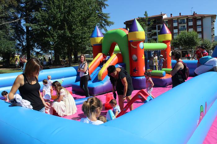 Haurrak eta edadetuak izan d 28 1502712416233