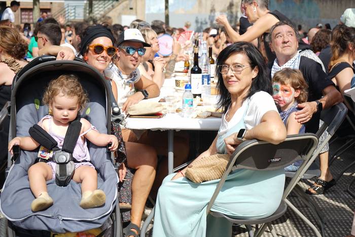 Ehunka lagun bildu ditu Lati 22 1758394278736