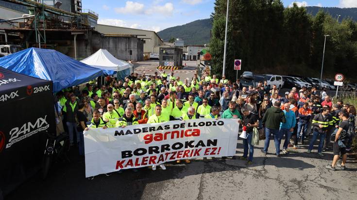 Eskualde osoko Enpresa Batzorde ugarik egin dute bat Maderas de Llodioko grebalariekin
