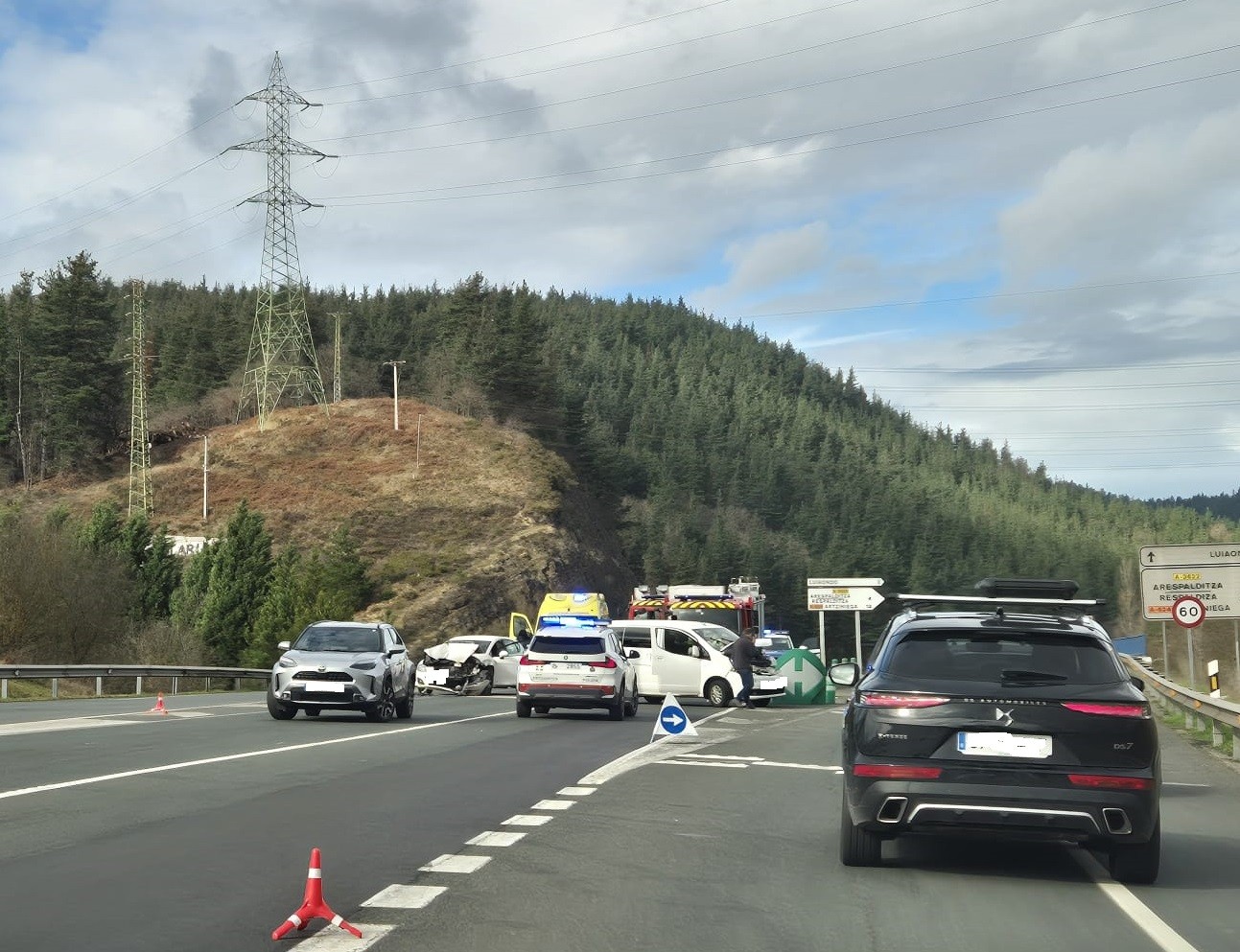 Auto istripua gertatu da A-625 errepidean, Markixanatik gertu