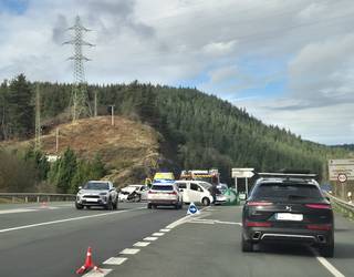 Auto istripua gertatu da A-625 errepidean, Markixanatik gertu