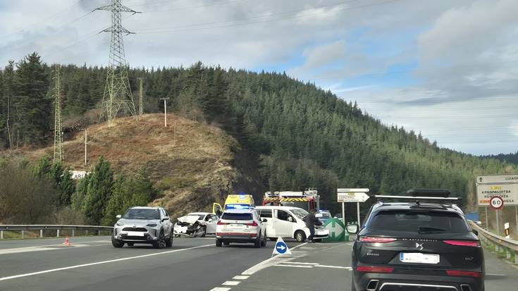 Auto istripua gertatu da A-625 errepidean, Markixanatik gertu