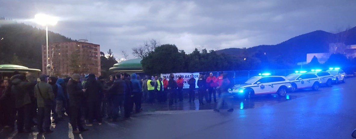 Langileen ia %100ak egin du gaur greba Aiala Vidrion eta protestak gogortzea aurreikusi dute
