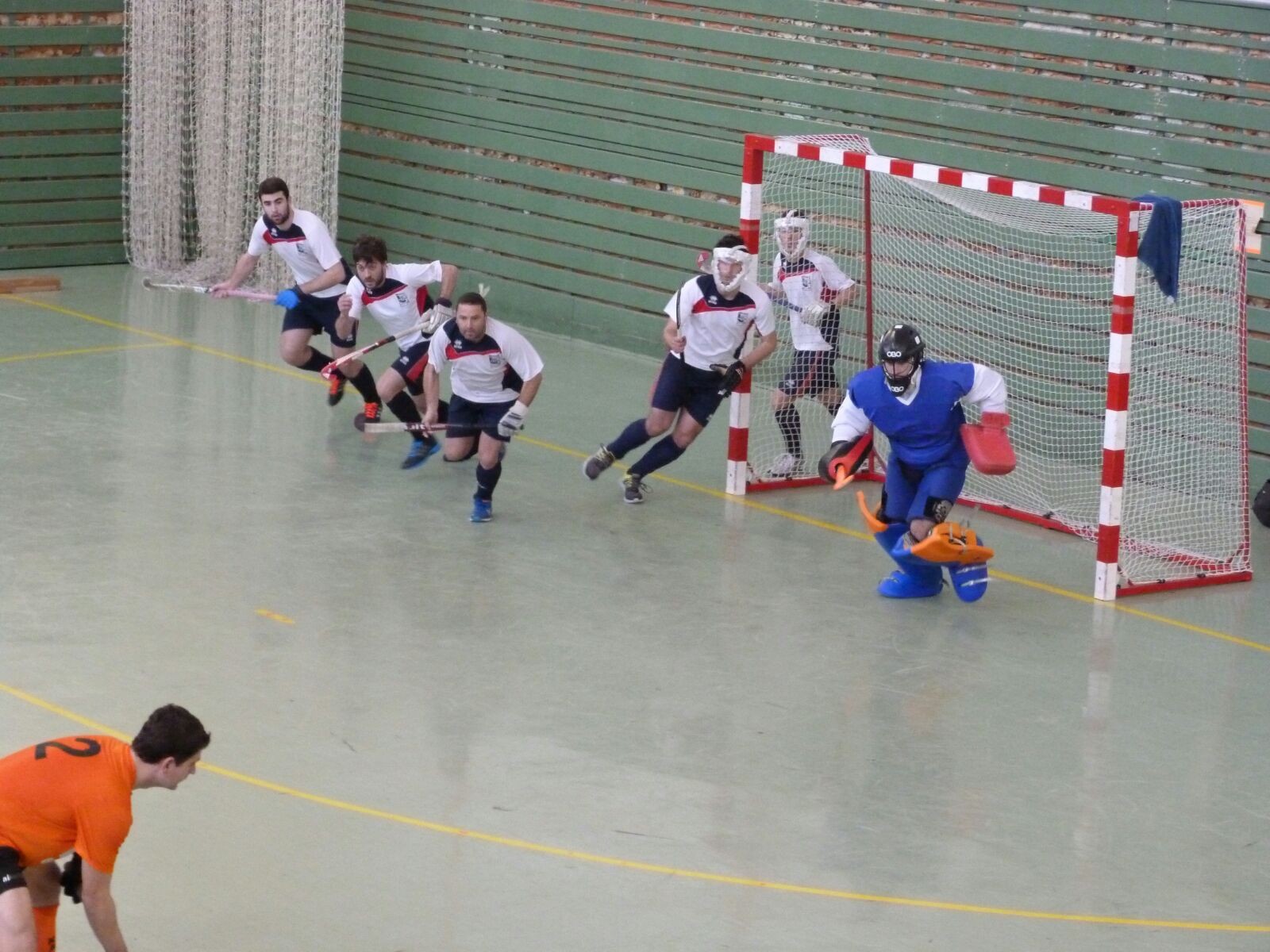 Eskubaloi eta hockey kantxaren zorua aldatuko dute udan