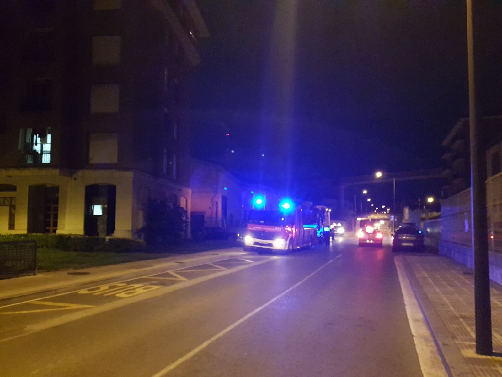 Bi aldiz piztu da sua bart, Lipmesako lantegi abandonatuan