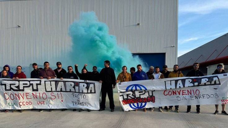 Tubos Reunidos enpresa isundu dute greba eskubidea ez errespetatzeagatik