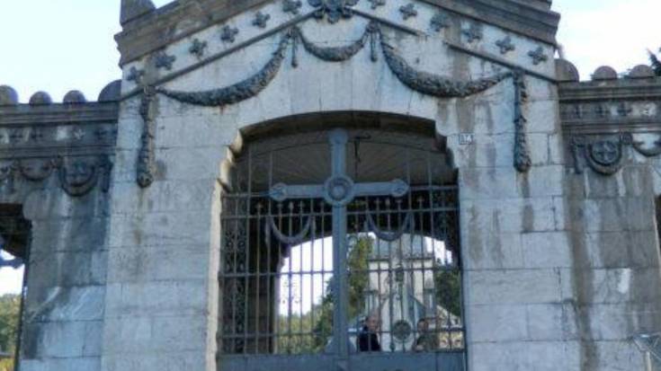 Domu Santu egunean loreak ipintzen laguntzeko zerbitzua izango dute eskura herritarrek datorren astelehenetik aurrera