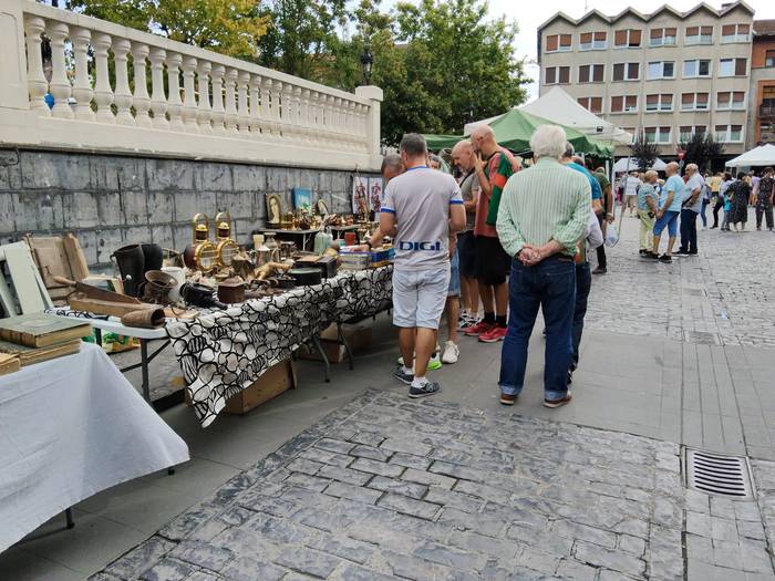 Antzinako objektuz eta bildu 61 1758390965633