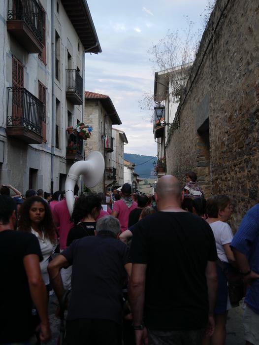 Ura eskatzen zeharkatu dute  41 1536436977035