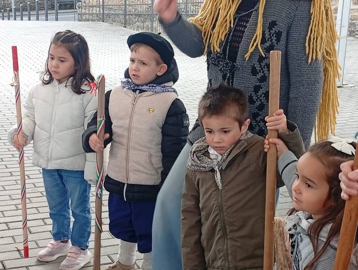 Agate Deunaren bezperak adin 74 1770328447678