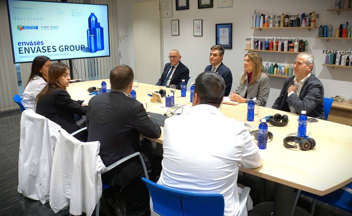 Ramiro Gonzalez eta Mikel Jauregiren aurrean berretsi du Envasesek Laudion inbertitzen jarraitzeko asmoa