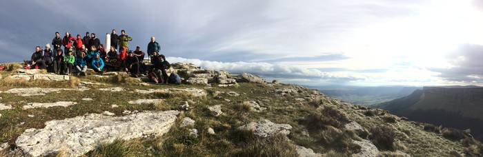 Aldapan gora agurtu dute Men 15 1514875773865