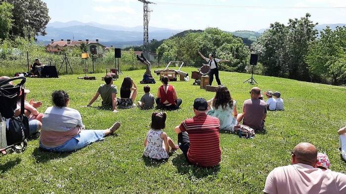 EAJk kritikatu du Aiarako Jolas Txokoen zerbitzua arriskuan dagoela Aste Santuan