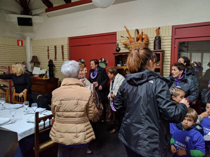 Asteburuan jarraitu zuten Ma 12 1489571728811