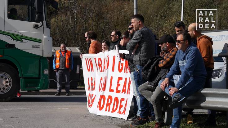 Mobilizazio zikloa abiatu dute Tubacexen, 60 egunez zigortutako langilearen alde