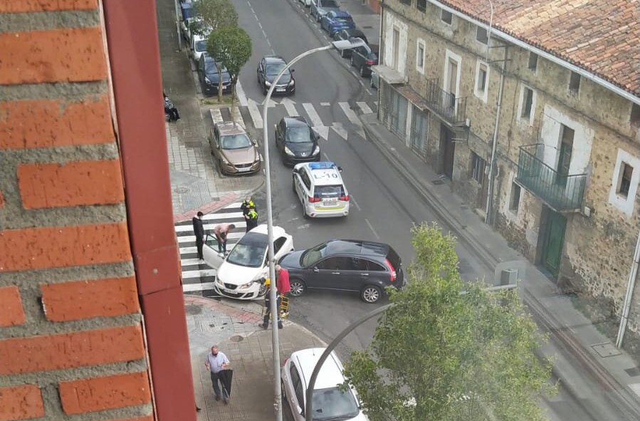 Auto istripua gertatu da Ugarte kalean