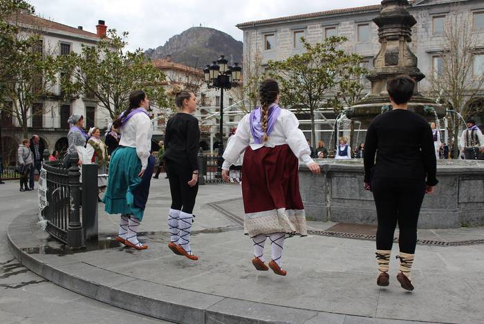 Kataluniako bi dantza talde arituko dira Urduñan abenduaren 8an