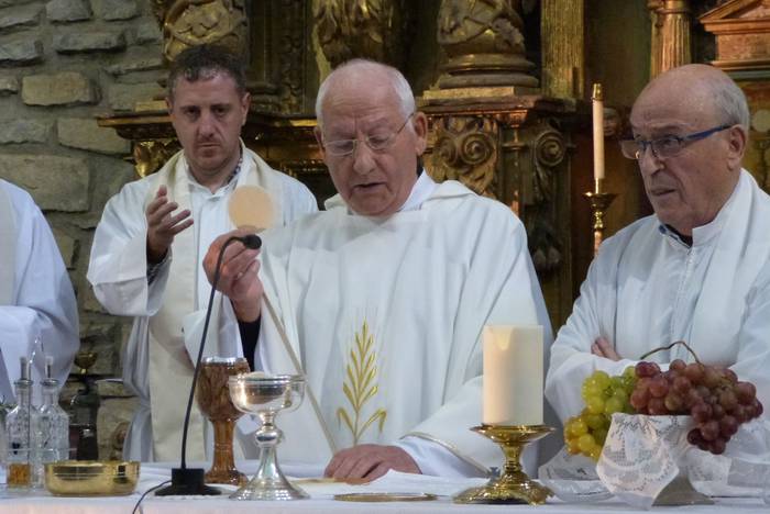 Auzokide ugarik hartu zuten  58 1506366604457