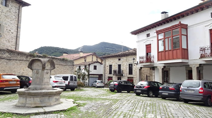 Alde Zaharreko trafiko ordenantzak eztabaida piztu du Artziniegan udal gobernu taldearen, oposizioaren eta merkatarien artean