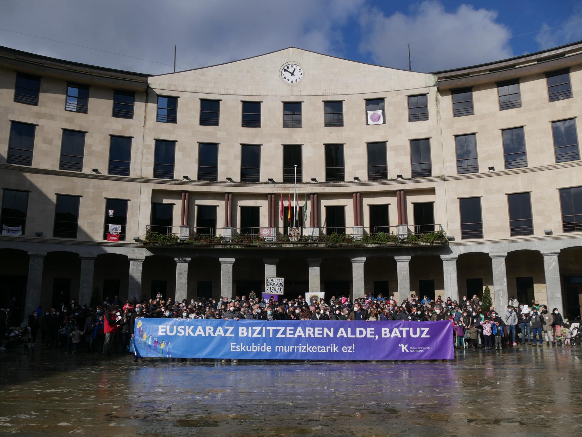 Europako Batzordeak iritzia eman du Laudioko Udaleko hizkuntza eskakizunaren aferaren gainean