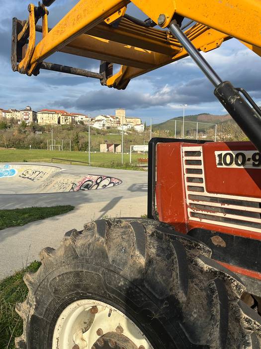 "Traktorada" egin dute Artzi 7 1768766454318