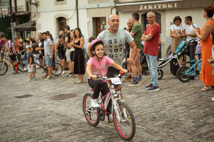 Bizikletak irudimenez jantzi 27 1757325714571