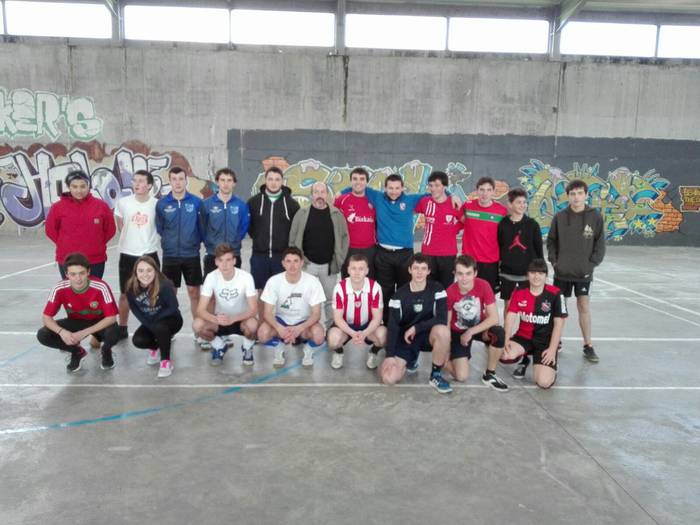 100 lagunek baino gehiagok p 16 1523374345465