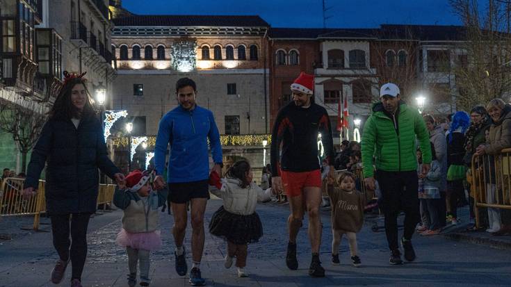 Mozorroak eta umorea nagusi Urduñako San Silvestre lasterketan