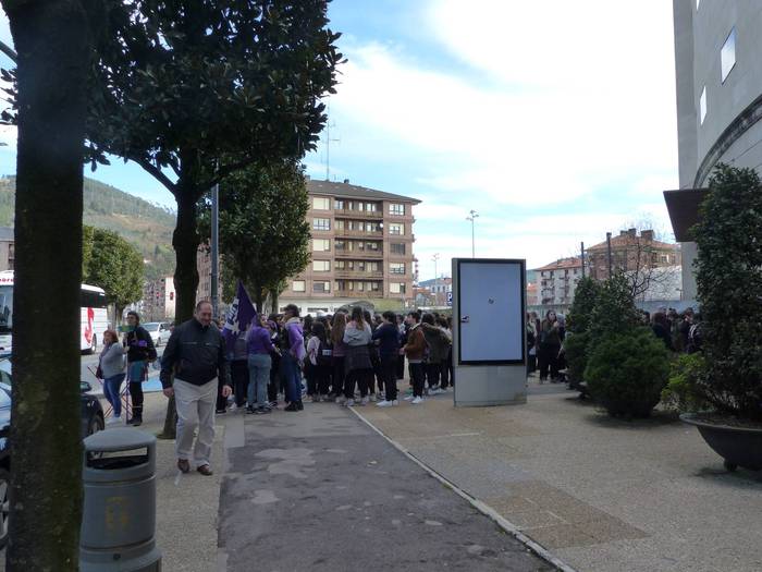 Greba feministaren goizeko t 57 1520512322647